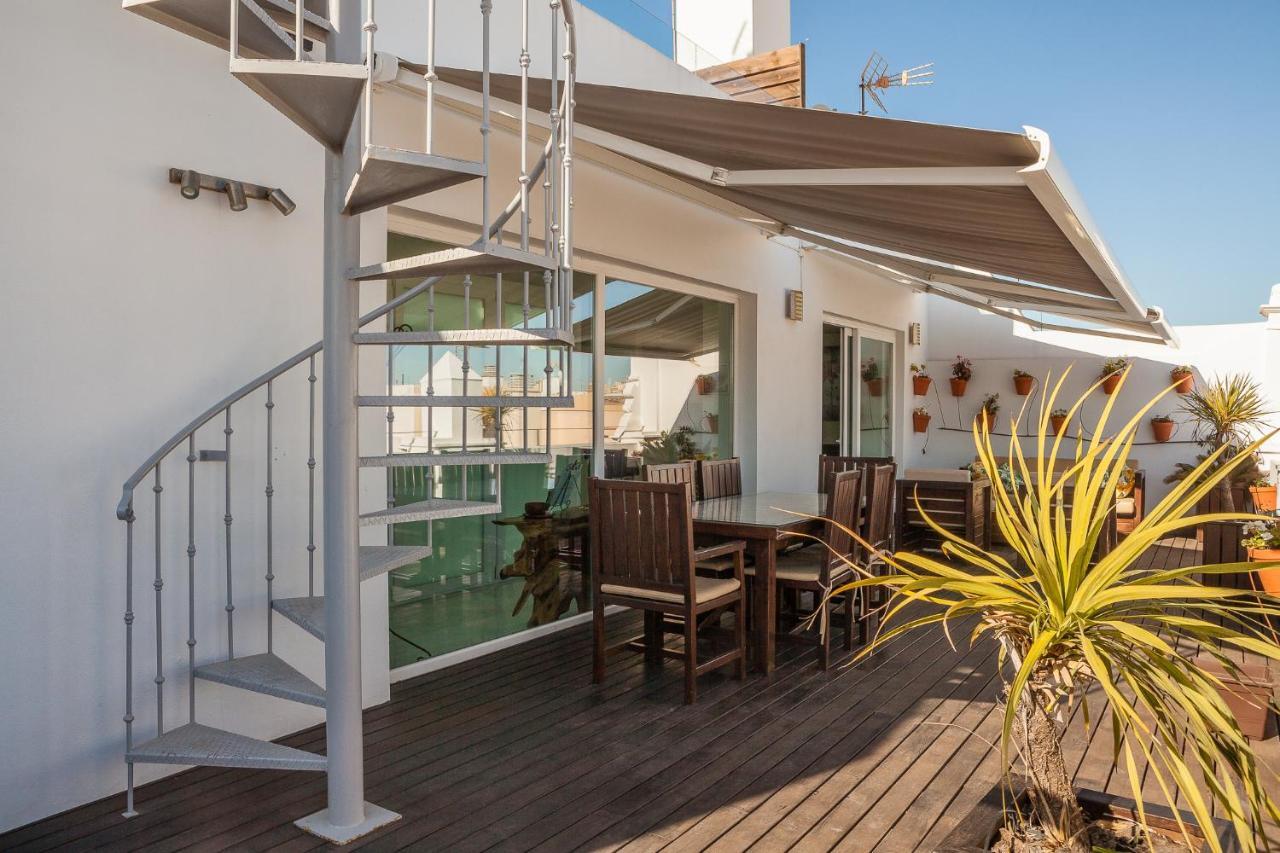 Апартаменты ***** Attic With Impressive Views And Jacuzzi Кадис Экстерьер фото