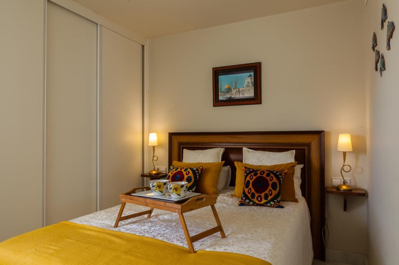 Апартаменты ***** Attic With Impressive Views And Jacuzzi Кадис Экстерьер фото