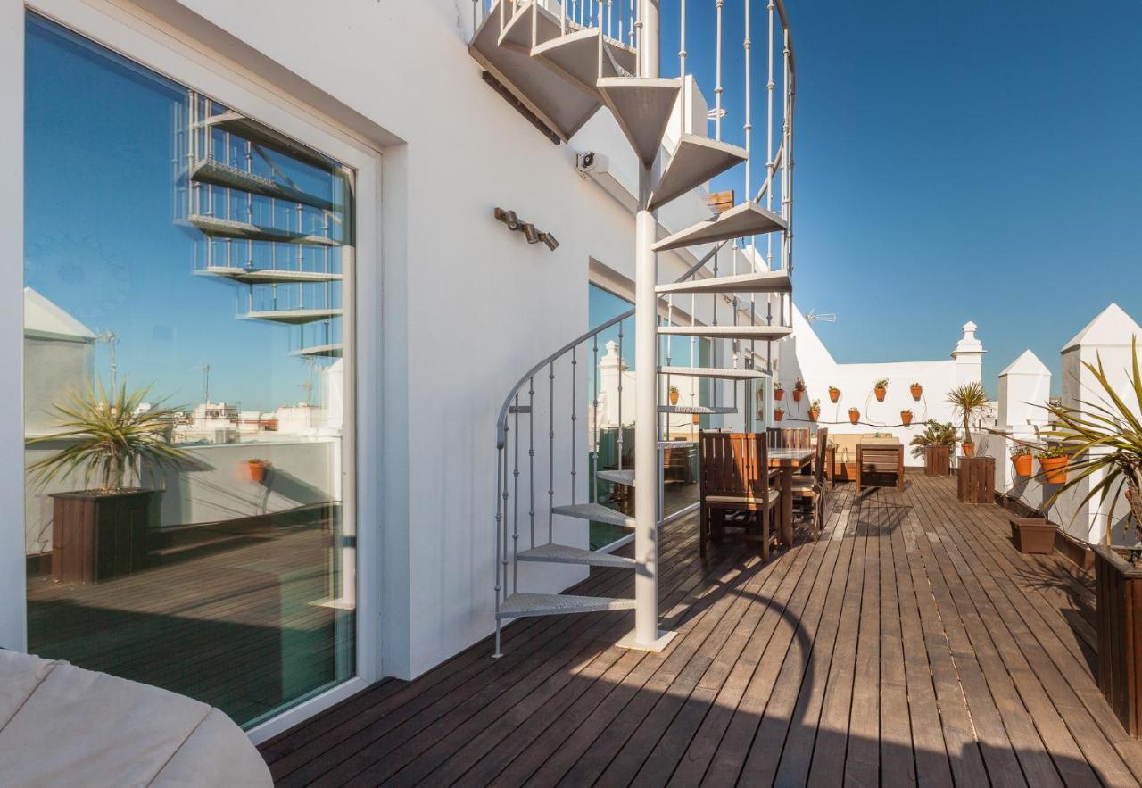 Апартаменты ***** Attic With Impressive Views And Jacuzzi Кадис Экстерьер фото