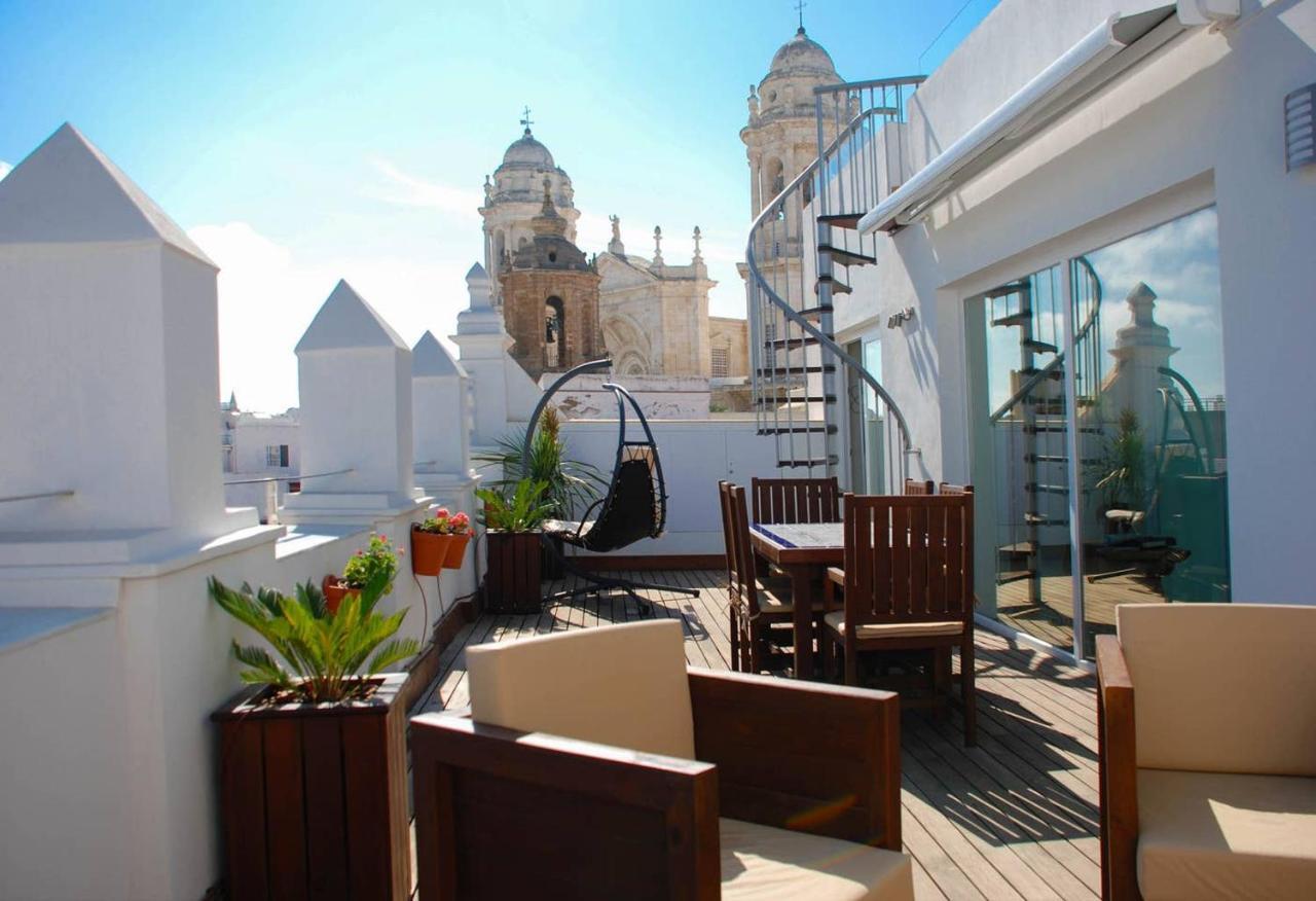 Апартаменты ***** Attic With Impressive Views And Jacuzzi Кадис Экстерьер фото